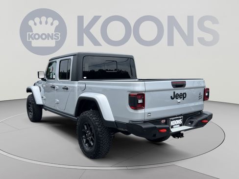 Used 2024 Jeep Gladiator Sport AWD/4WD image 4