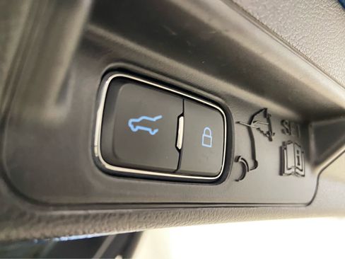 Used 2022 Ford Explorer Limited w/ Equipment Group 301A image 13