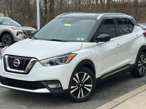 Used 2018 Nissan Kicks SR w/ Premium Package image 1