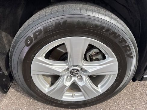 Used 2023 Toyota Highlander LE image 43