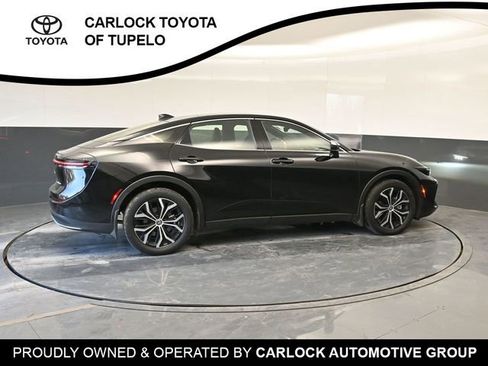 Used 2023 Toyota Crown Limited image 4