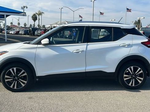 Used 2018 Nissan Kicks SV image 7