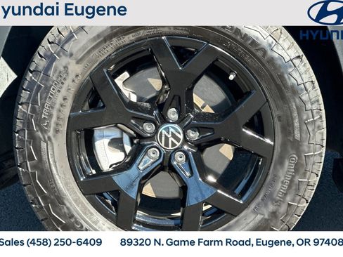 Used 2025 Volkswagen Atlas Peak Edition SE image 35