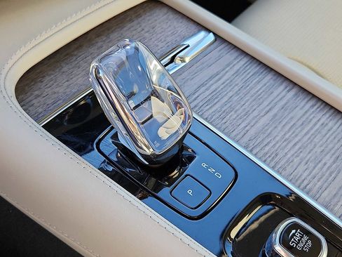 Certified 2024 Volvo XC90 T8 Ultimate w/ Protection Package Premier image 14