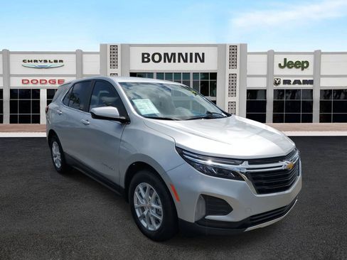 Used 2022 Chevrolet Equinox LT image 2