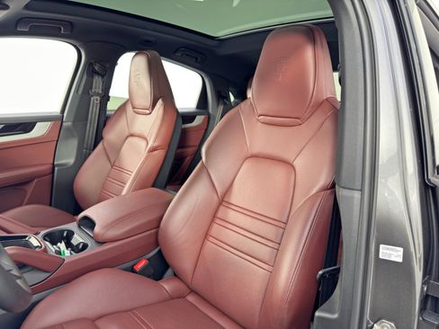Used 2025 Porsche Cayenne S image 41