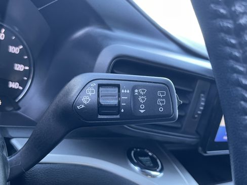 Used 2022 Ford Explorer XLT image 23