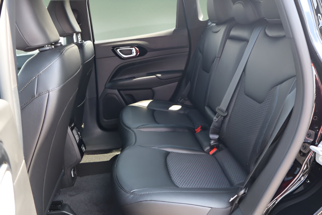 New 2026 Jeep Compass Latitude AWD/4WD image 20