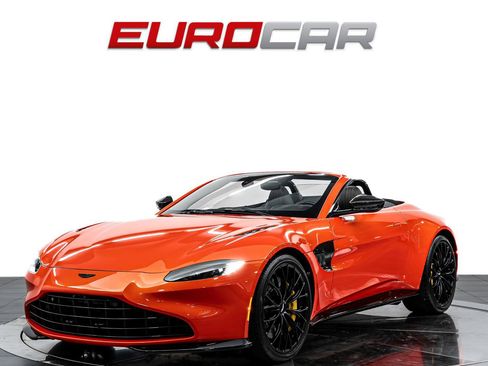Used 2022 Aston Martin V8 Vantage Roadster image 1