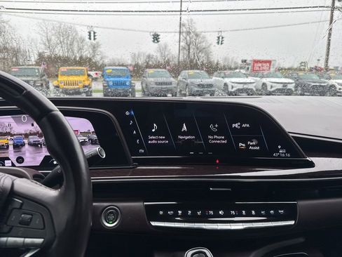 Used 2022 Cadillac Escalade Sport Platinum AWD/4WD image 38