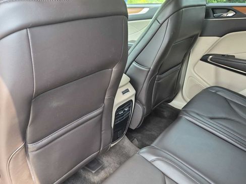 Used 2017 Lincoln MKC Select w/ Select Plus Package AWD/4WD image 18