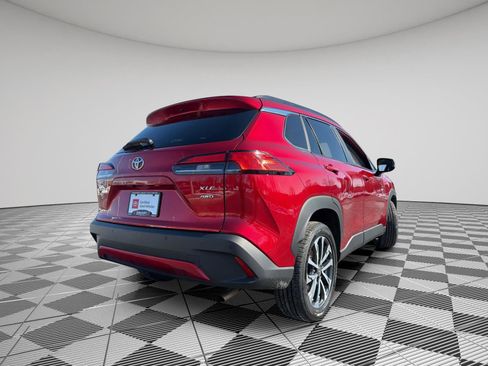 Used 2025 Toyota Corolla Cross XLE image 17