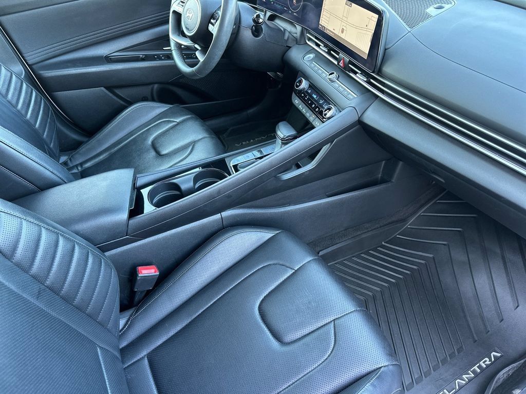 Used 2025 Hyundai Elantra Limited FWD image 18