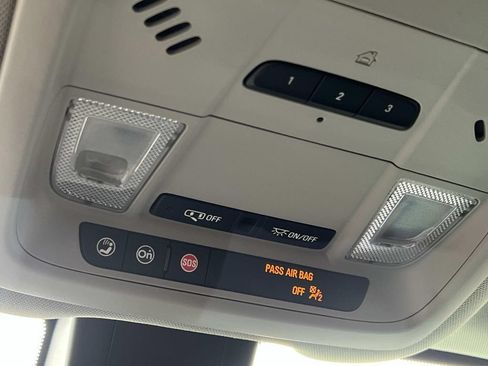 Used 2022 GMC Terrain SLT w/ Tech Package FWD image 24
