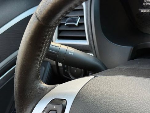 Used 2015 Ford Explorer XLT w/ Equipment Group 202B AWD/4WD image 28