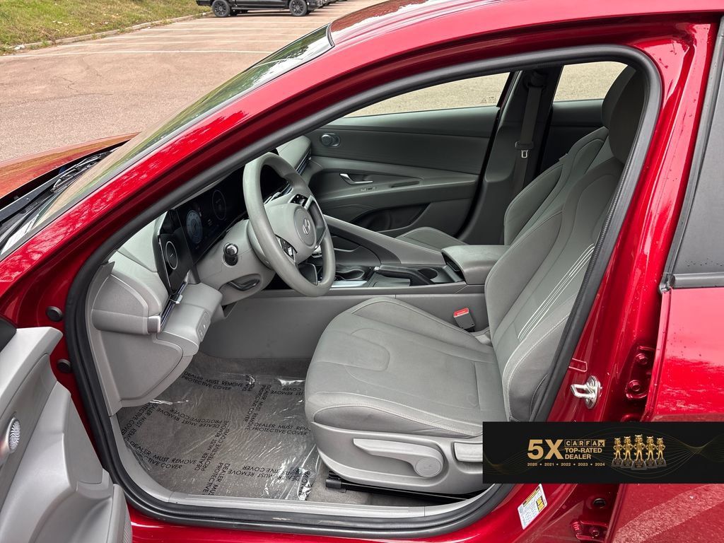Used 2024 Hyundai Elantra SEL FWD image 13