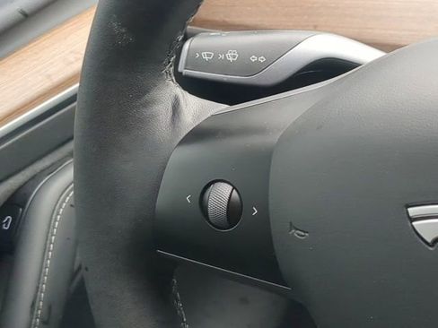 Used 2023 Tesla Model Y Performance AWD/4WD image 27