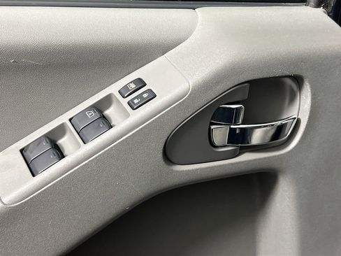 Used 2021 Nissan Frontier SV w/ Midnight Edition Floor Mats image 16