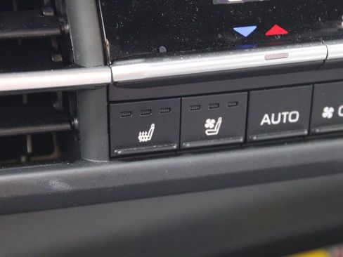 Used 2025 Toyota Sienna Platinum image 46