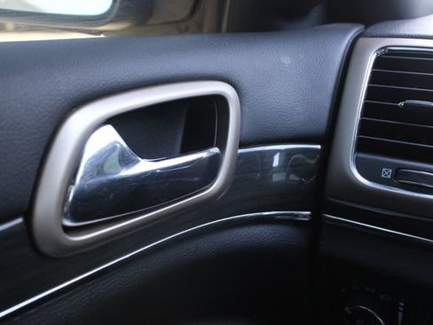 Used 2015 Jeep Grand Cherokee Overland AWD/4WD image 6