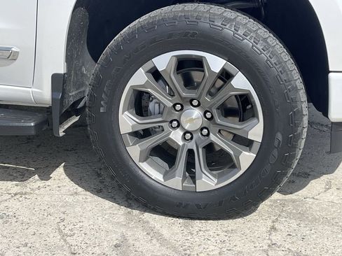 Used 2023 Chevrolet Silverado 1500 High Country w/ Z71 Off-Road Package image 33