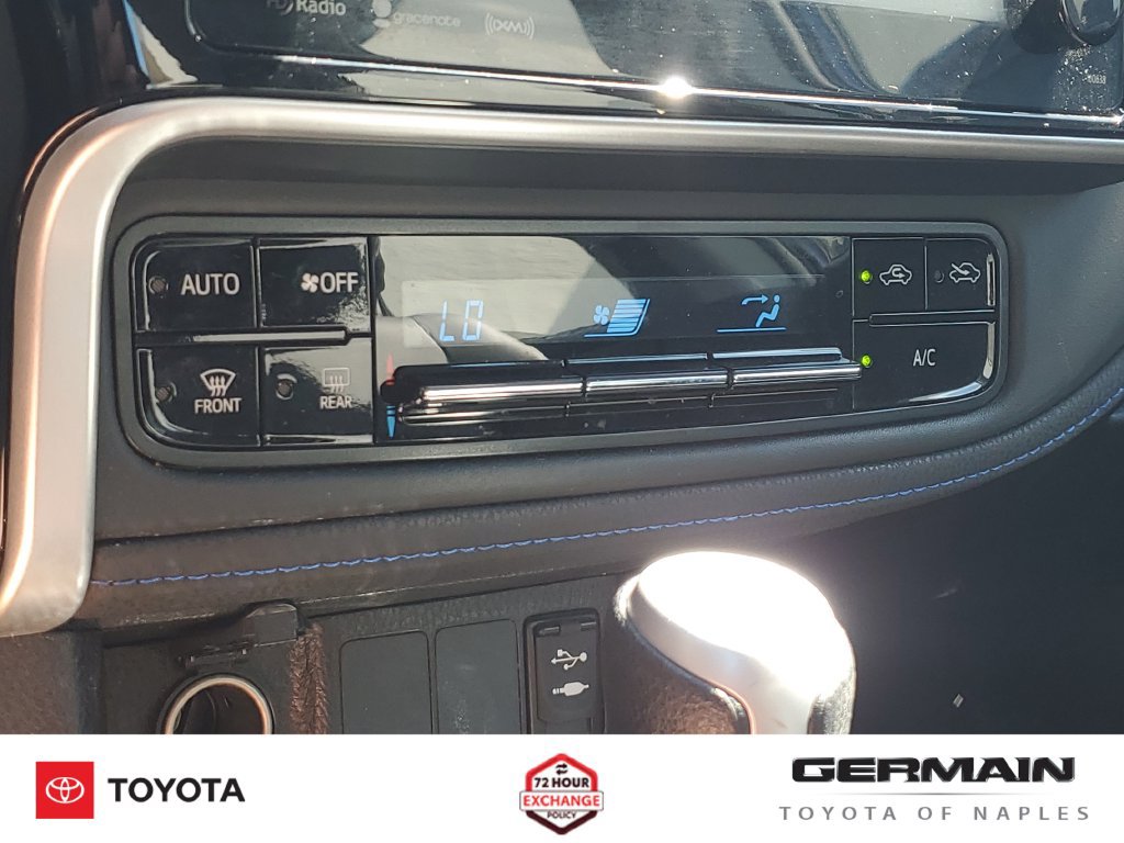 Used 2017 Toyota Corolla SE w/ SE Premium Package FWD image 31