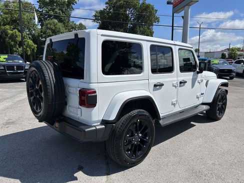 Used 2025 Jeep Wrangler Unlimited Sahara AWD/4WD image 3