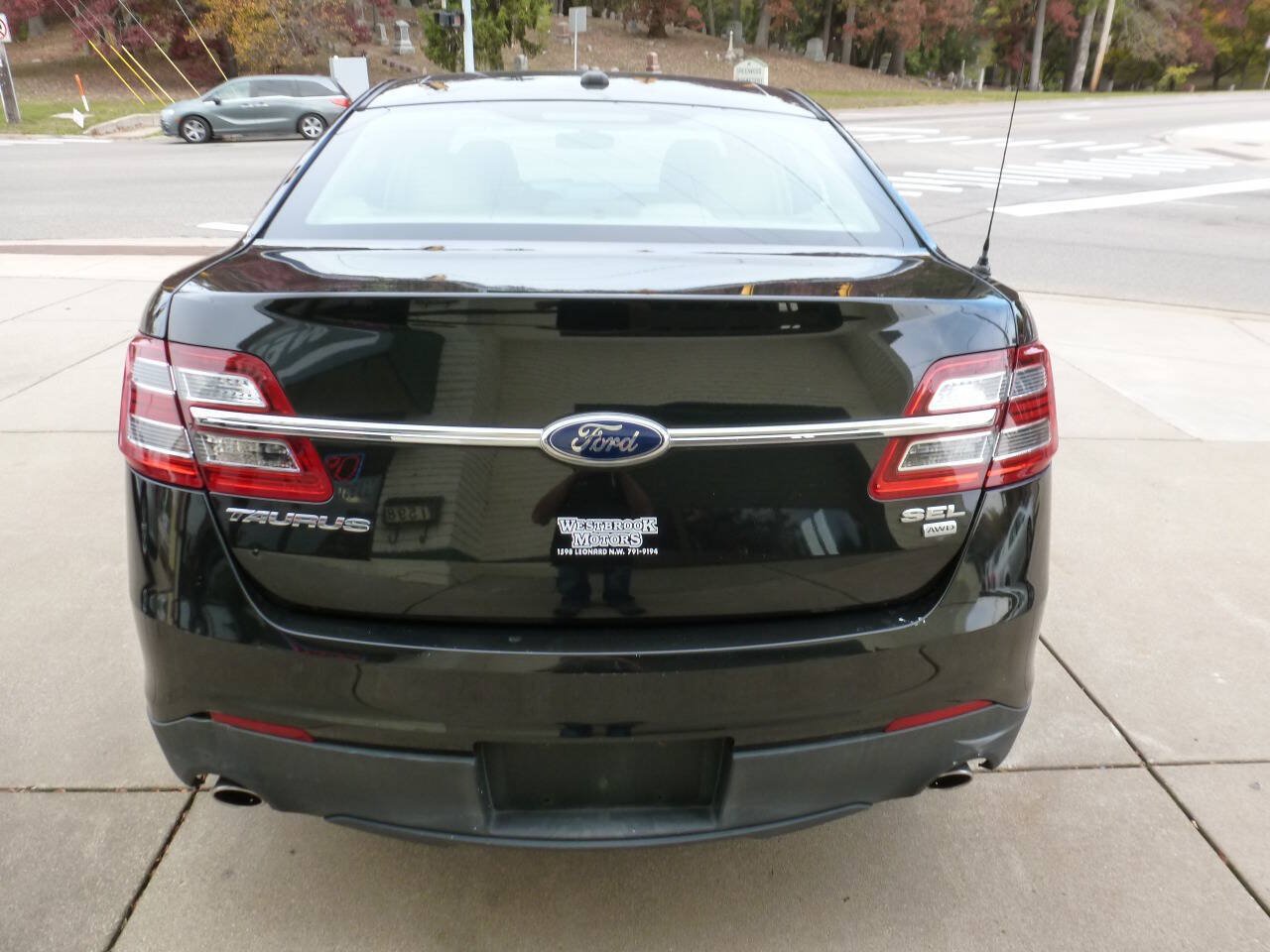 Used 2013 Ford Taurus SEL AWD/4WD image 8