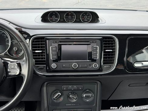 Used 2013 Volkswagen Beetle TDI FWD image 20
