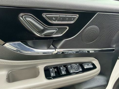 Used 2026 Lincoln Corsair Premiere image 13