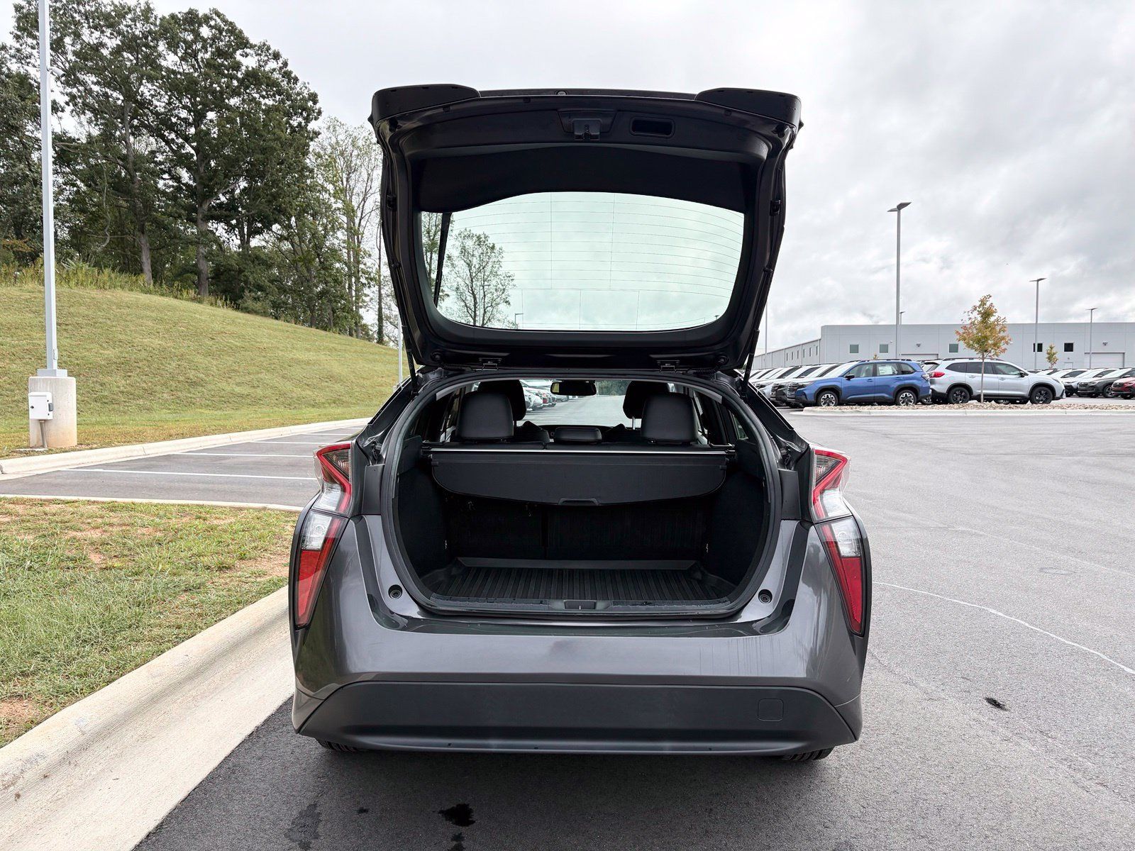 Used 2017 Toyota Prius Four w/ Advanced Technology Package FWD image 11