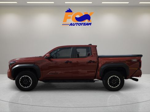 Certified 2025 Toyota Tacoma TRD Off-Road AWD/4WD image 2