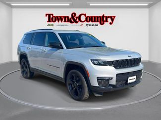 Used 2024 Jeep Grand Cherokee L Limited w/ Black Appearance Package AWD/4WD video 1