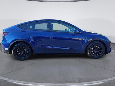 Used 2021 Tesla Model Y Long Range image 2