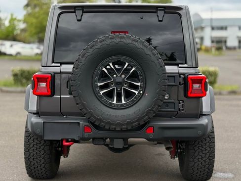 Used 2025 Jeep Wrangler Unlimited Rubicon AWD/4WD image 4