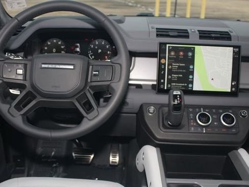 Used 2025 Land Rover Defender 110 V8 image 4