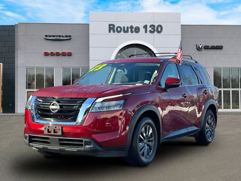 Used 2023 Nissan Pathfinder SV AWD/4WD image 2