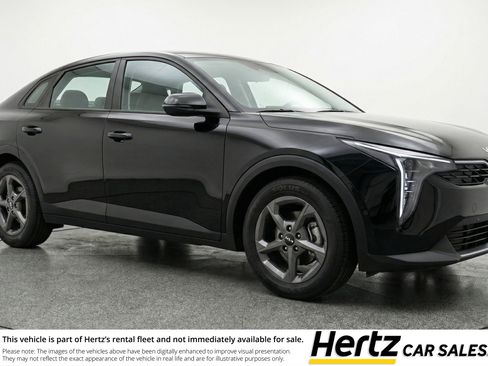 Used 2025 Kia K4 LXS image 1