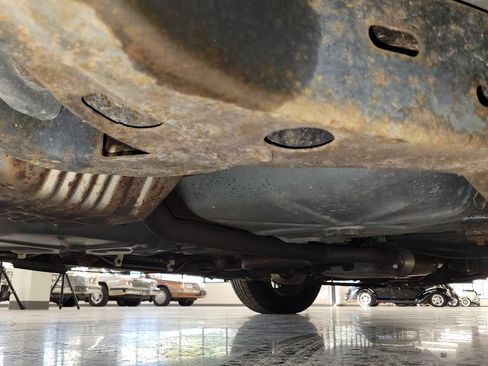 Used 1993 Lincoln Town Car Signature RWD image 8