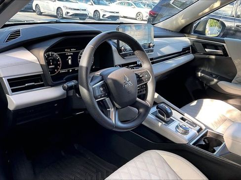 Used 2023 Mitsubishi Outlander SEL FWD image 14