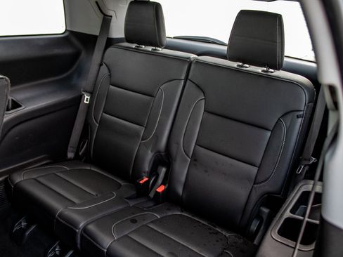 Used 2023 GMC Acadia SLT image 21