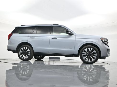Used 2025 Ford Expedition Platinum w/ Driver's Package AWD/4WD image 48