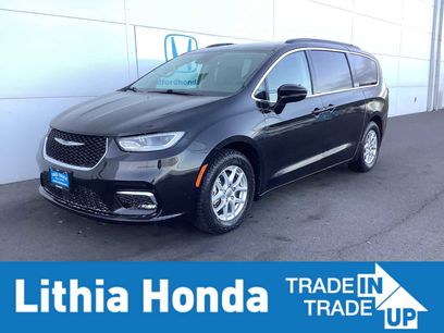 Used 2022 Chrysler Pacifica Touring-L