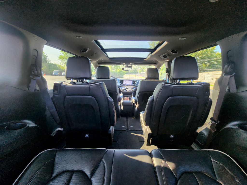 Used 2025 Chrysler Pacifica Limited FWD image 15