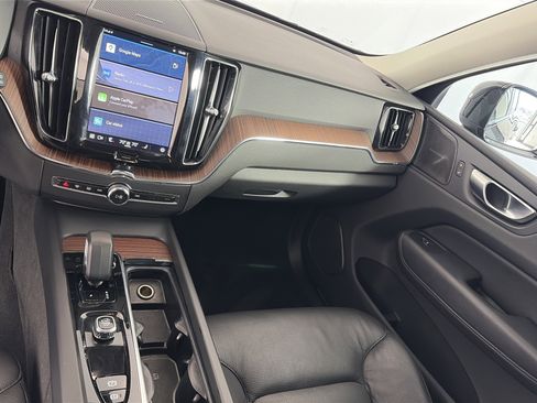 Used 2024 Volvo XC60 B5 Plus image 4
