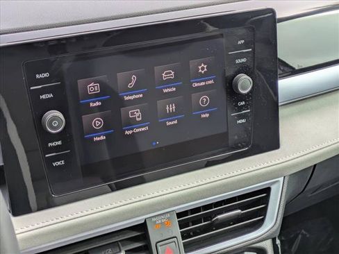 New 2026 Volkswagen Taos SE AWD/4WD image 12