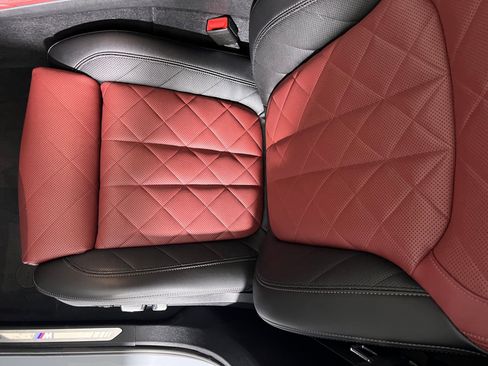 Certified 2024 BMW X6 xDrive40i w/ Executive Package image 26