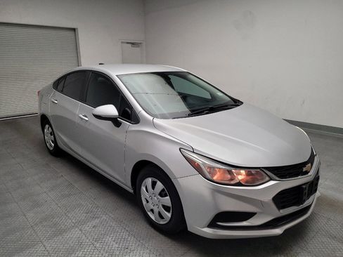 Used 2017 Chevrolet Cruze LS FWD image 13
