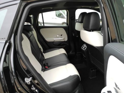 Used 2021 Mercedes-Benz GLA 35 AMG 4MATIC w/ Premium Package image 27