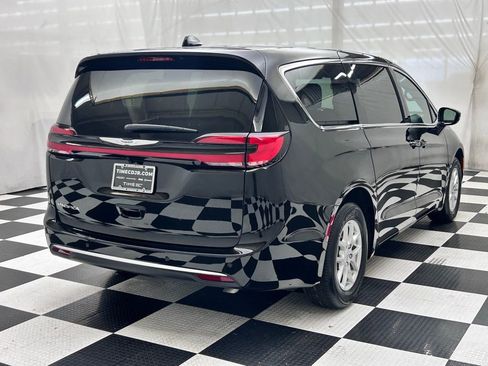 New 2026 Chrysler Pacifica Select FWD image 7